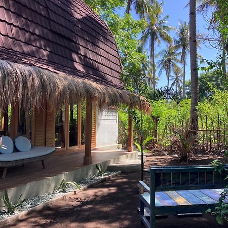 Meno Madia Bungalows Gili Meno Bagian luar foto