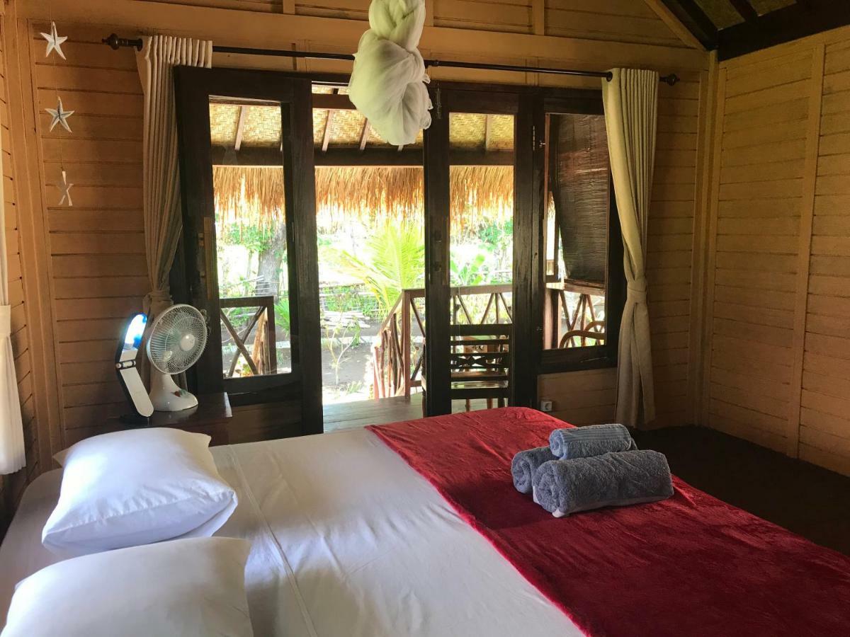 Meno Madia Bungalows Gili Meno Bagian luar foto